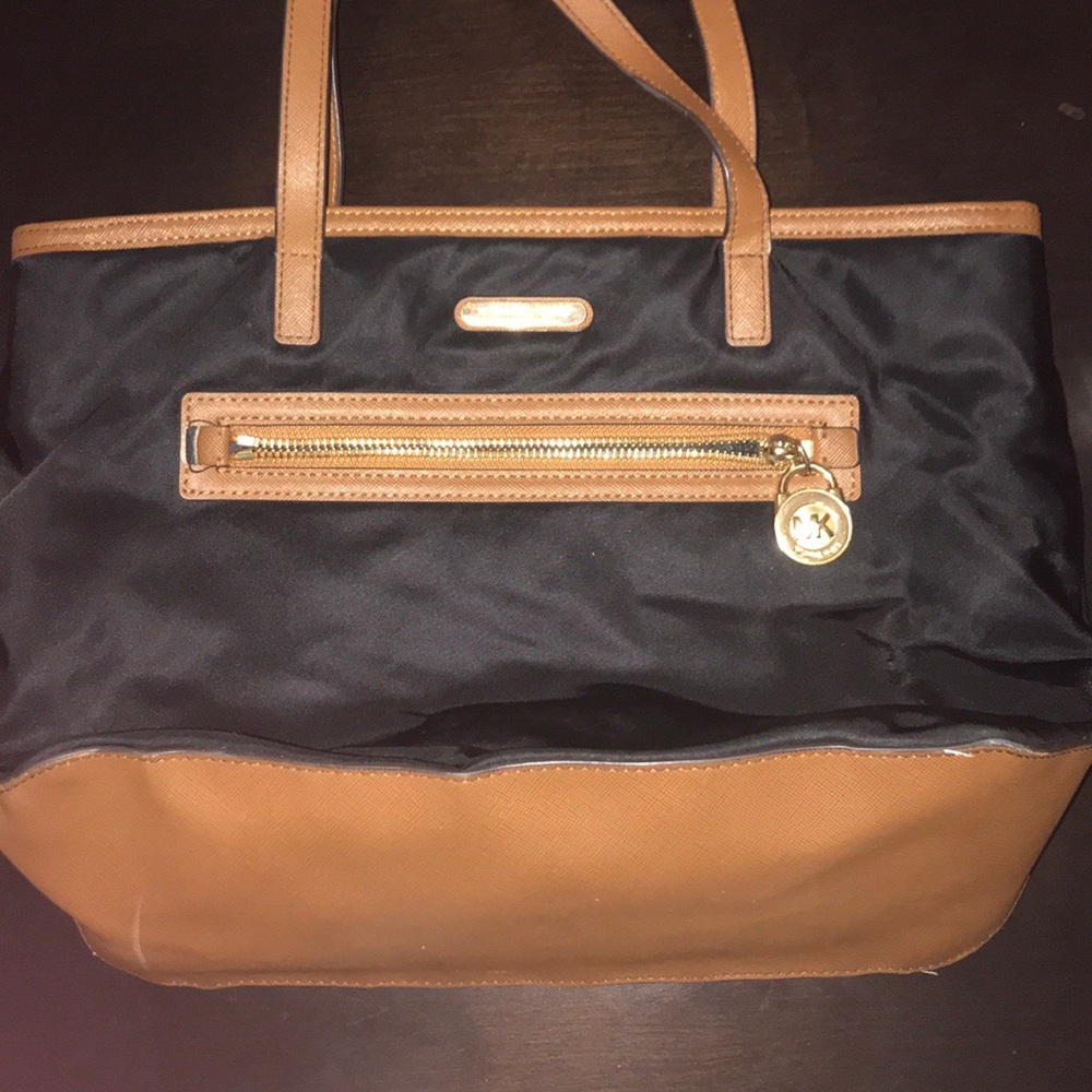 Micheal Kors purse